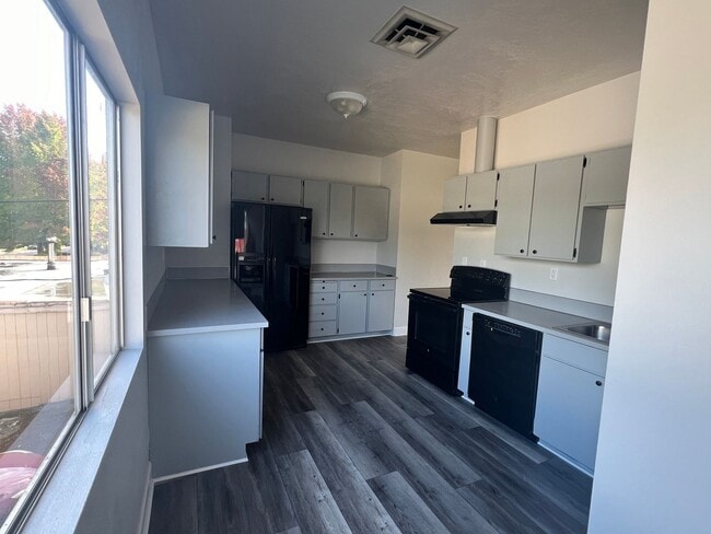 Building Photo - Commercial Space