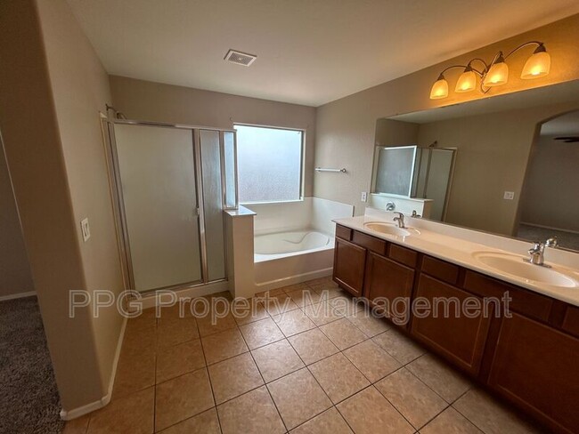 Building Photo - 17931 W Sunnyslope Ln