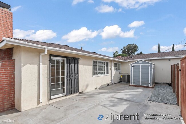 Building Photo - 1 br, 1 bath 4plex - 1935 Kinross Way, San...