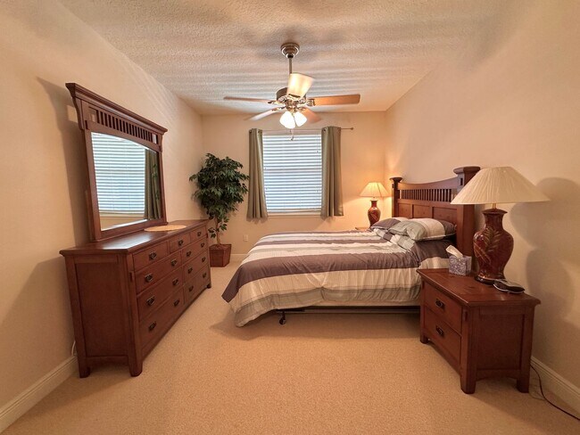 Building Photo - 45 Riverview Bend S