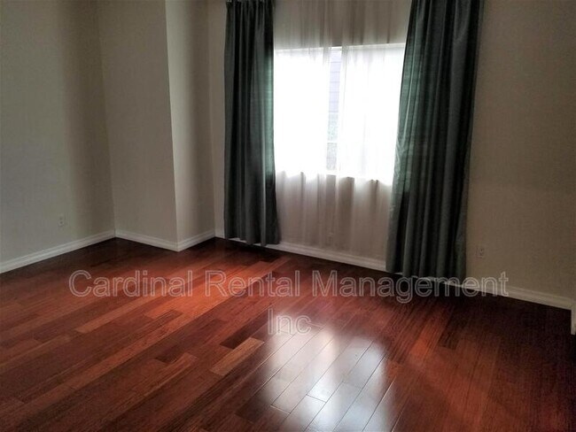 Building Photo - 156 S Oak Knoll Ave