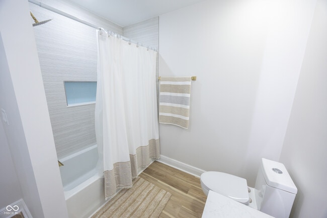 Building Photo - 7980 Royal Ave