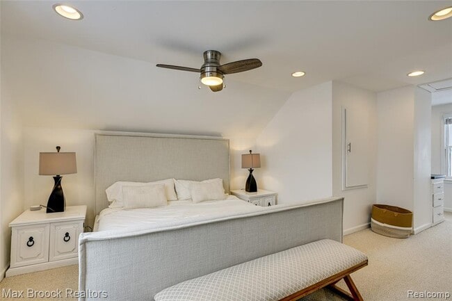 Building Photo - 1460 Cole St