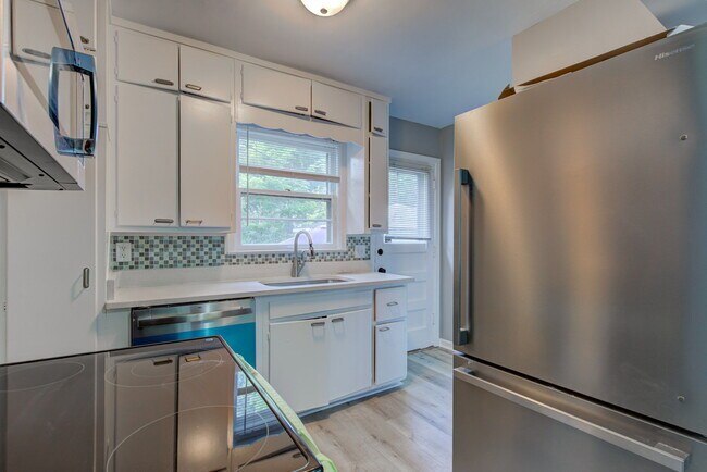 Building Photo - 4610 Rookwood Ave