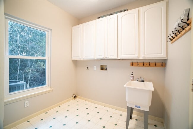 Building Photo - 570 Castle Ridge Dr