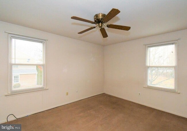 Building Photo - 592 Wrensong Rd