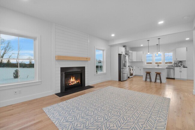 Building Photo - Move In Ready: Custom-built home