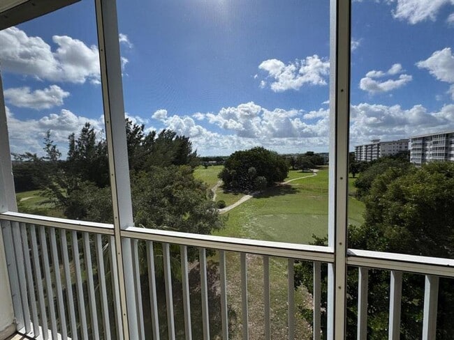 Building Photo - 3200 N Palm Aire Dr