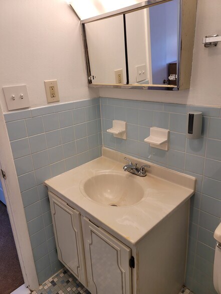 Building Photo - 255 E Beaver Ave