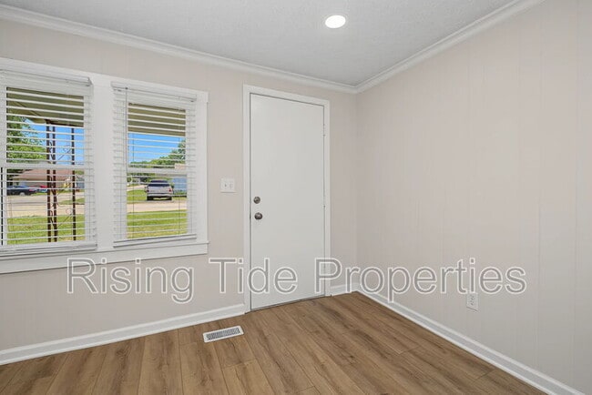 Building Photo - 1607 Montgomery Ave