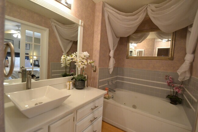 Building Photo - 4 Bed 3 Bath With AC