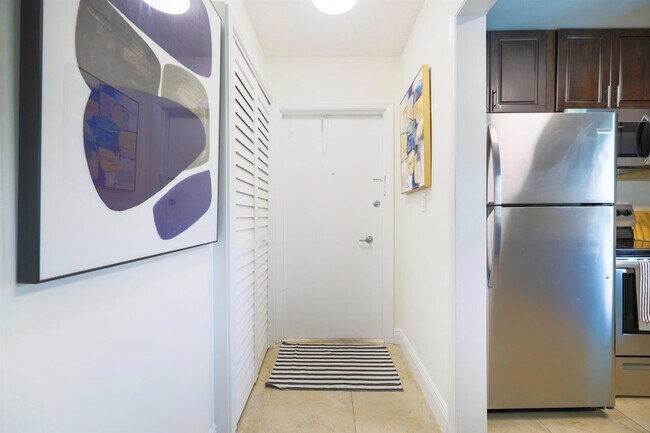 Building Photo - 501 N Ocean Blvd