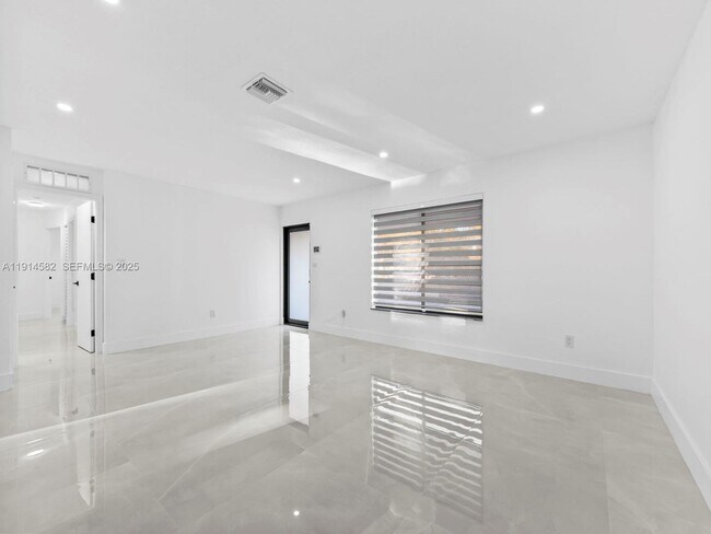 Building Photo - 19850 Franjo Rd