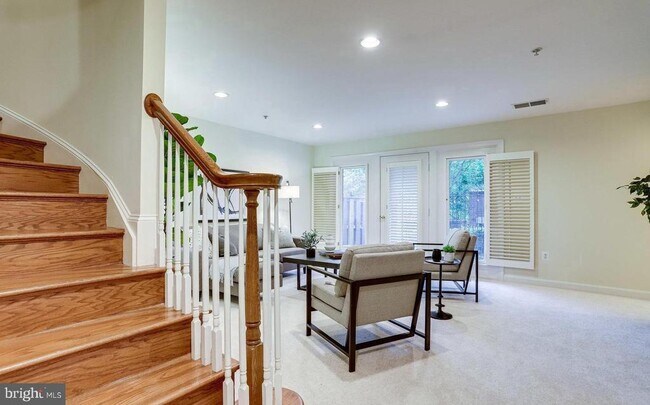 Building Photo - 1601 Colonial Hills Dr