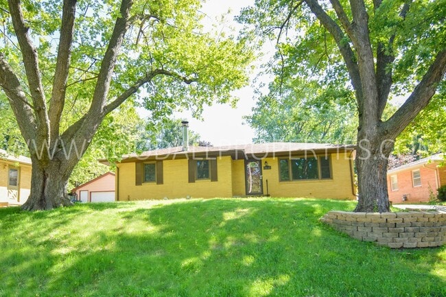 Primary Photo - Charming 3 Bedroom, 2.5 Bath Ranch Style H...