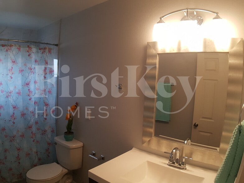 Building Photo - 2012 Bennett St