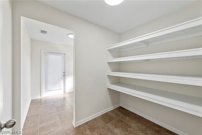Building Photo - 4BR Home in Gated Town Lakes Community with Lake View