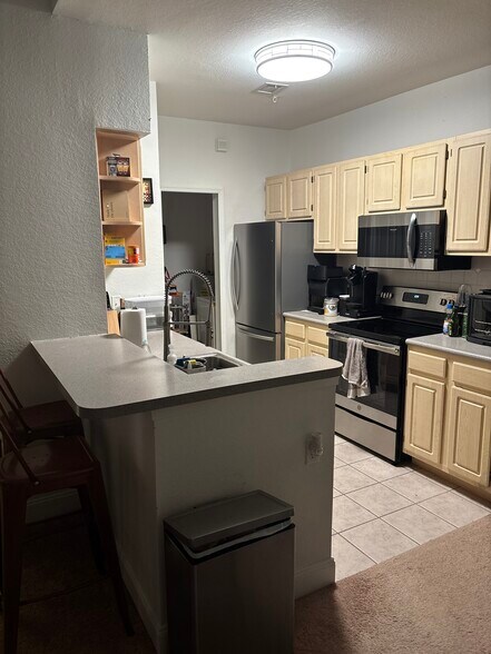 Ceramic tile flooring in Kitchen - 2627 Maitland Crossing Way