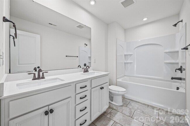 Building Photo - 5811 Fenway Dr