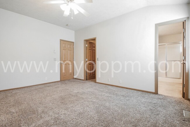 Building Photo - Coming Soon! Inviting 2+ Bed / 2 Bath Home...
