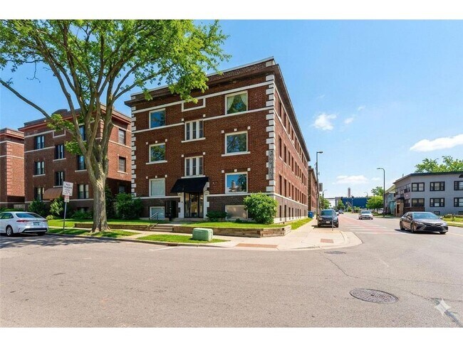 Building Photo - 2881 Irving Ave S