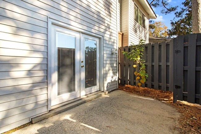 Building Photo - Knollwood Estates