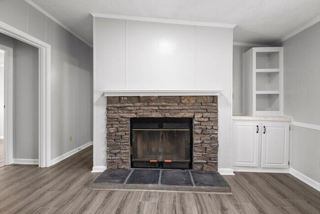 Building Photo - 3 Bed 2 Bath Home Close to Fort Bragg