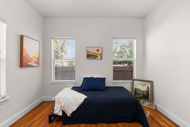 Building Photo - Beautifully Updated 3 bedroom, 2 bath!