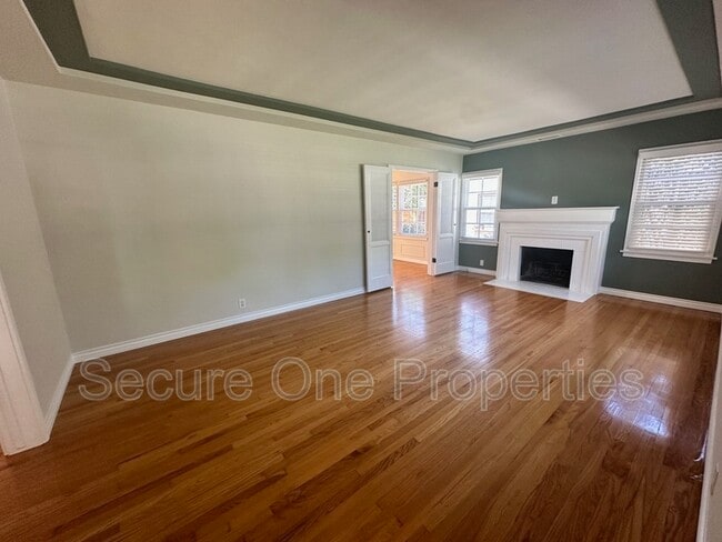 Building Photo - 340 W Spazier Ave
