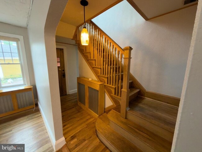 Building Photo - 409 Sanhican Dr