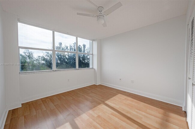 Building Photo - 1300 NE Miami Gardens Dr