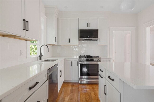 Building Photo - 105 Fayerweather St