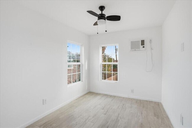 Building Photo - Move-In Ready 1 Bed / 1 Bath – Fully Remodeled