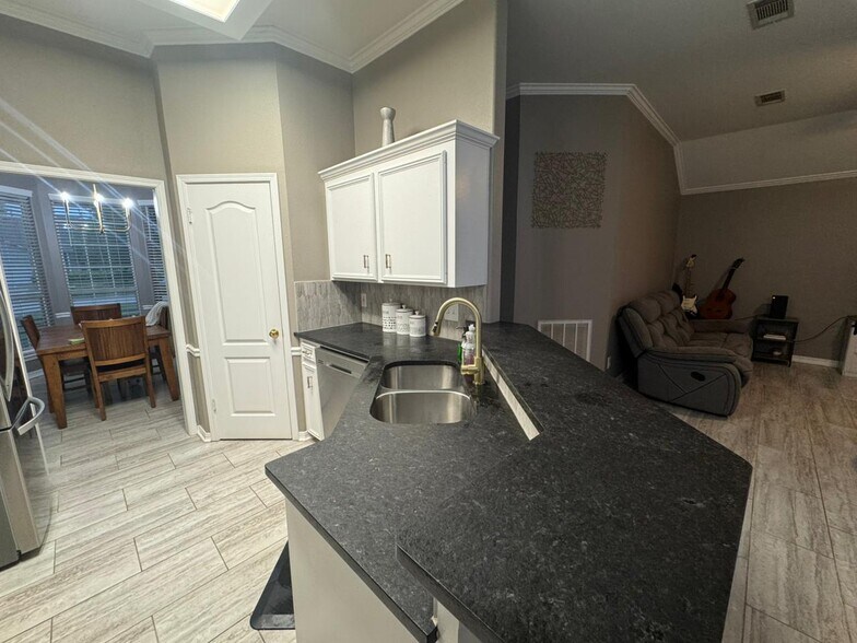 Building Photo - 5307 Meadowsweet Cir