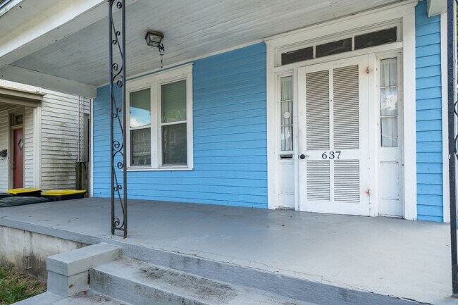 Building Photo - 637 E 39th St