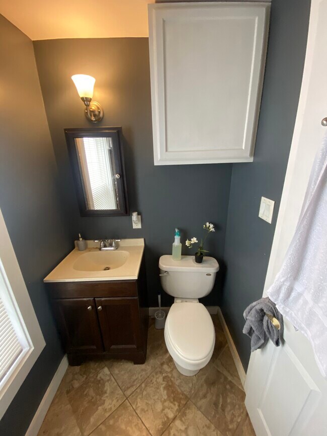 Building Photo - 68 Forest St