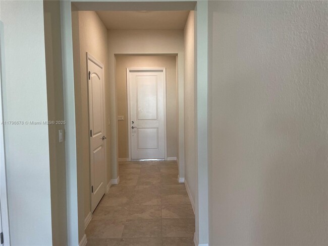 Building Photo - 2151 Appleton Cir S