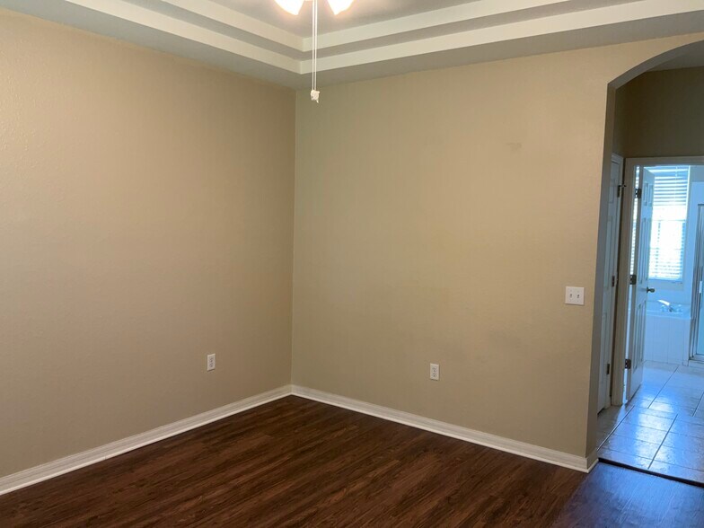 Building Photo - 2804 Spring Meadow Dr