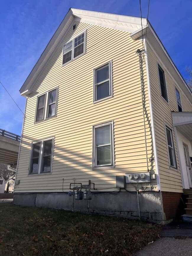 Building Photo - No more commute!  Walk to BIW and Downtown Bath – Renovated 3BR Apartment with Parking!