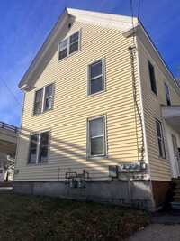 Building Photo - No more commute!  Walk to BIW and Downtown Bath – Renovated 3BR Apartment with Parking!