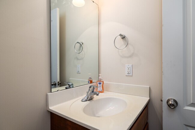 Building Photo - Spacious 3-Bedroom Home with Garage in Desirable Greensboro Neighborhood!