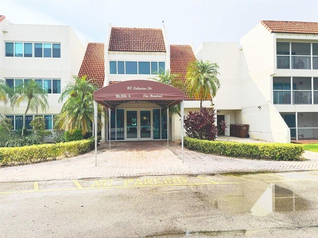 Building Photo - 100 Lakeview Dr