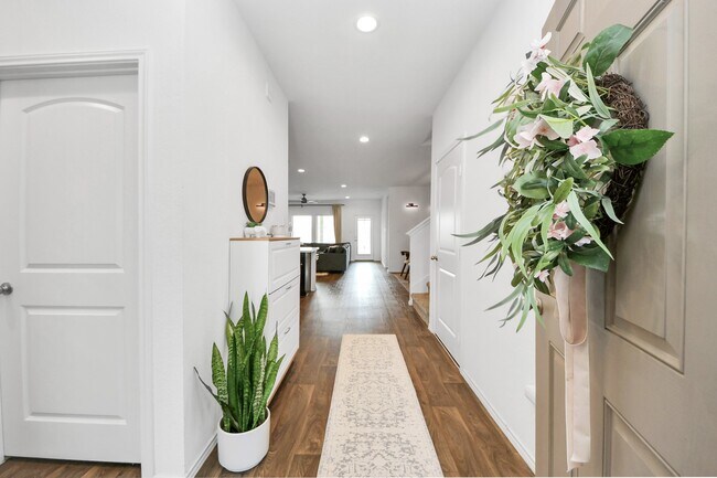 Primary Photo - 5322 Shady Olive St