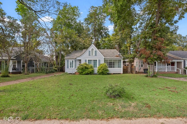Building Photo - Check Out this 3 bed 2 bath!!
