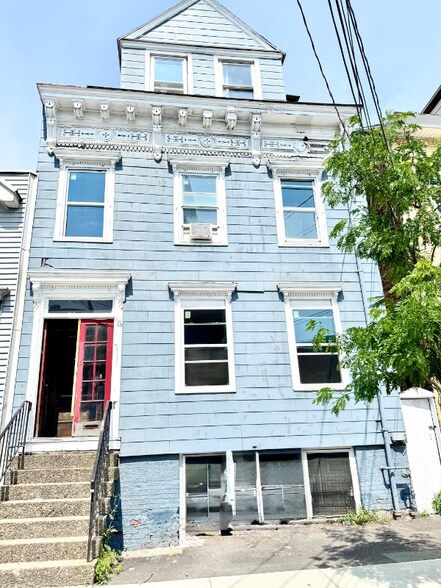 Primary Photo - 5 West St