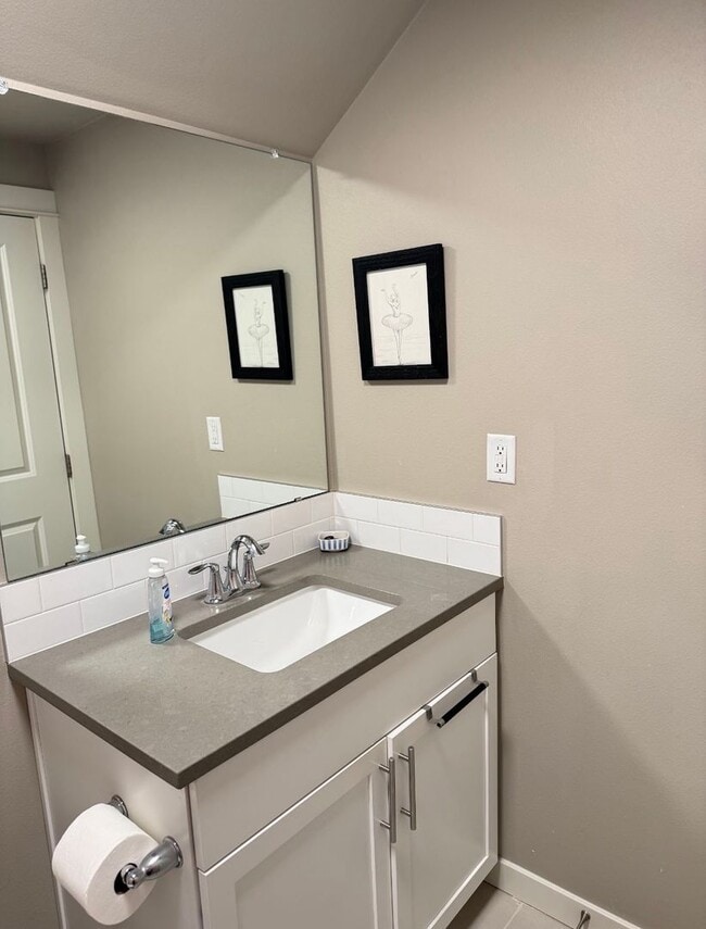 Building Photo - Beautiful 4-bdr with Bonus Loft and 3-car garage in Sisters!