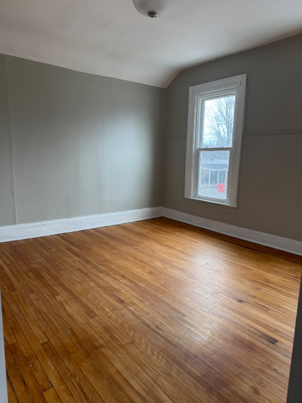 Building Photo - 113 W Oneida St