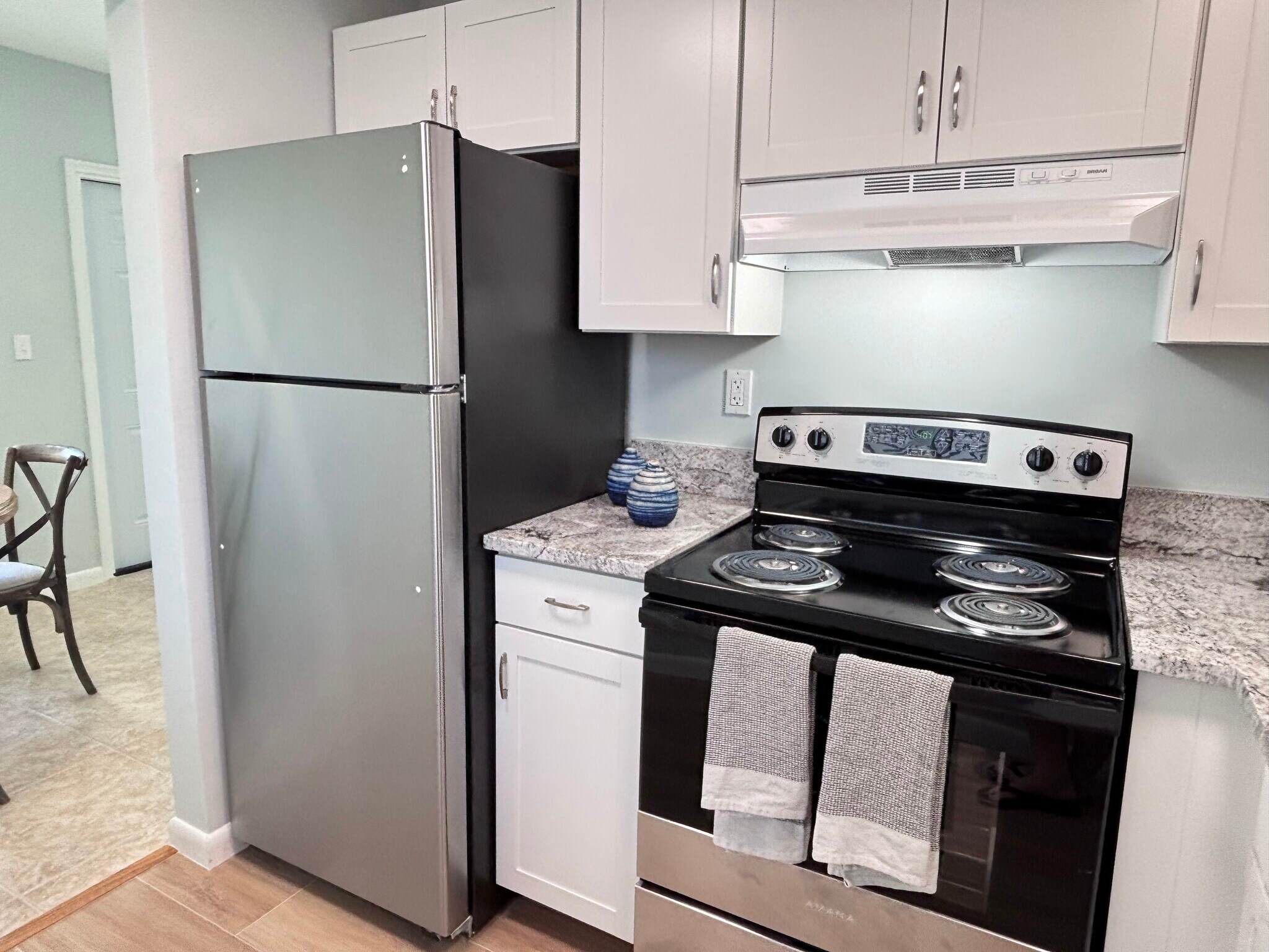 Building Photo - 1950 Lake Osborne Dr