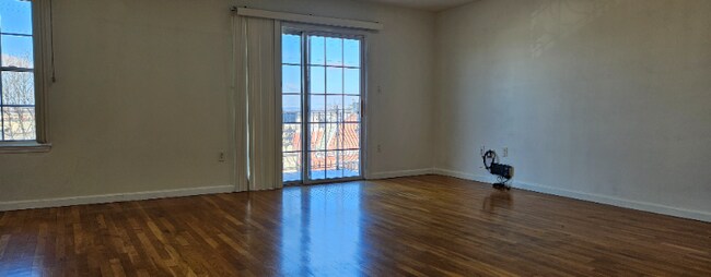 Building Photo - 642 Liberty Ave