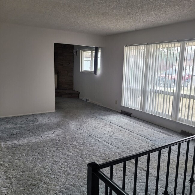 Building Photo - Large Home on NorthSide Grand Junction!!!!